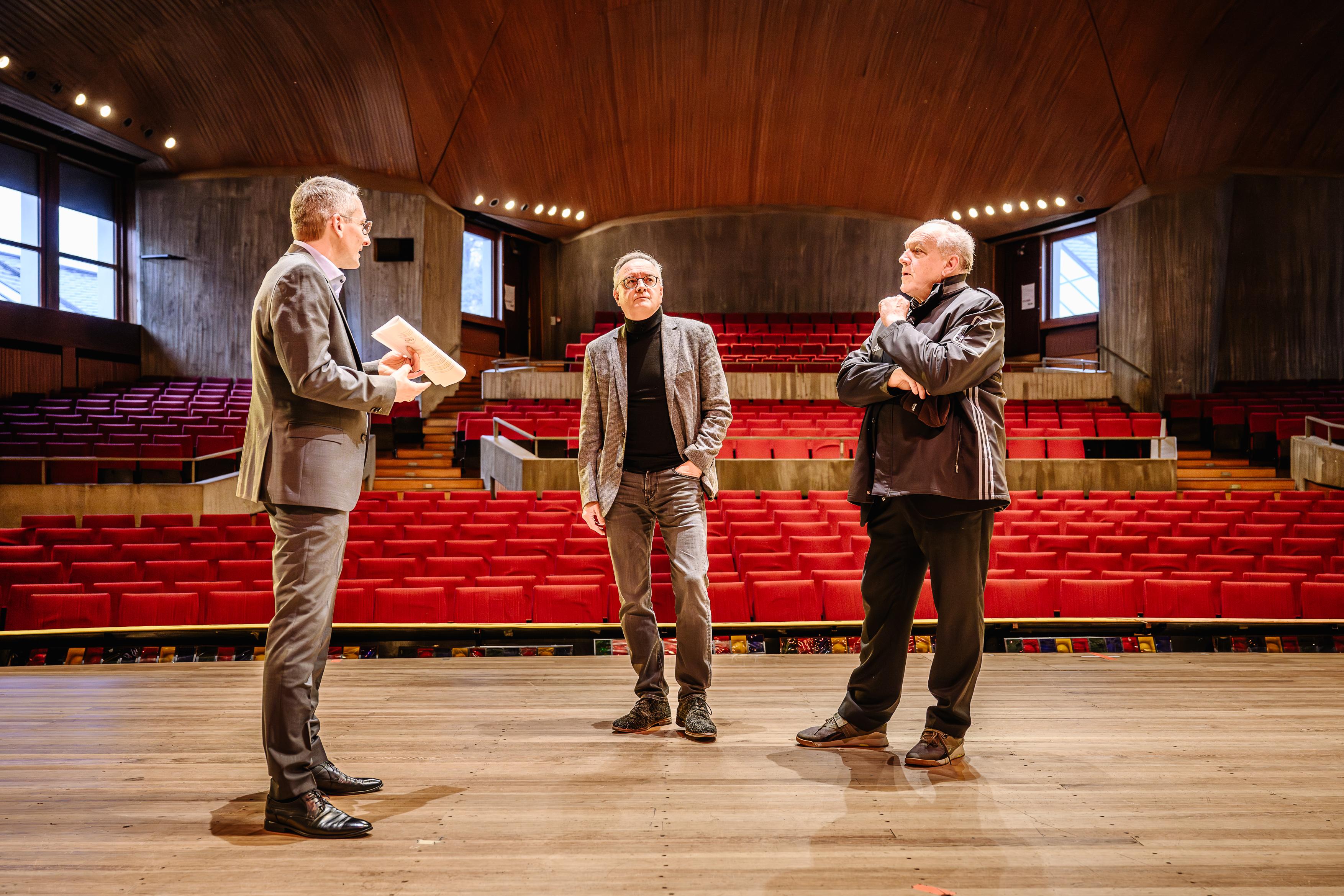 Martin Grath und Andreas Stoch im Festsaal der Waldorfschule Heidenheim - Foto: Oliver Vogel